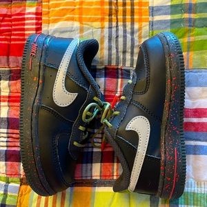 Nike Kids Black and Gray Sneakers